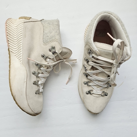 Sorel Women's Out N About III Conquest Winter Ankle Boot - Chalk, Sea Salt - Picture 3 of 9